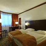 Western 4* ترير