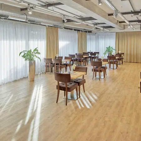 מלון Western 4*