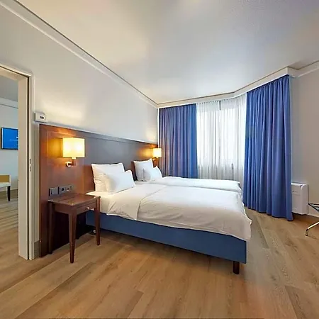 Western Hotell 4*